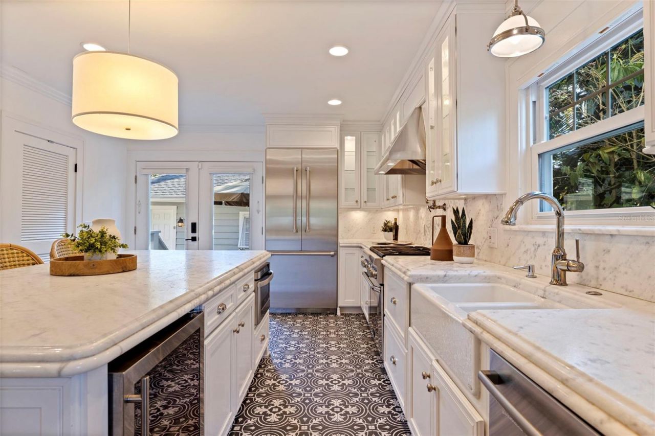 646 17th Ave Ne, Saint Petersburg, FL 33704 Photo