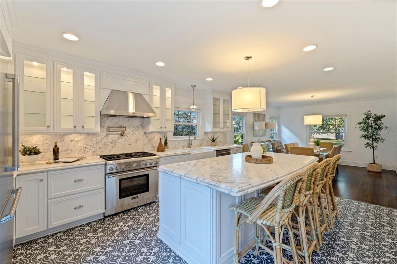 646 17th Ave Ne, Saint Petersburg, FL 33704 Photo