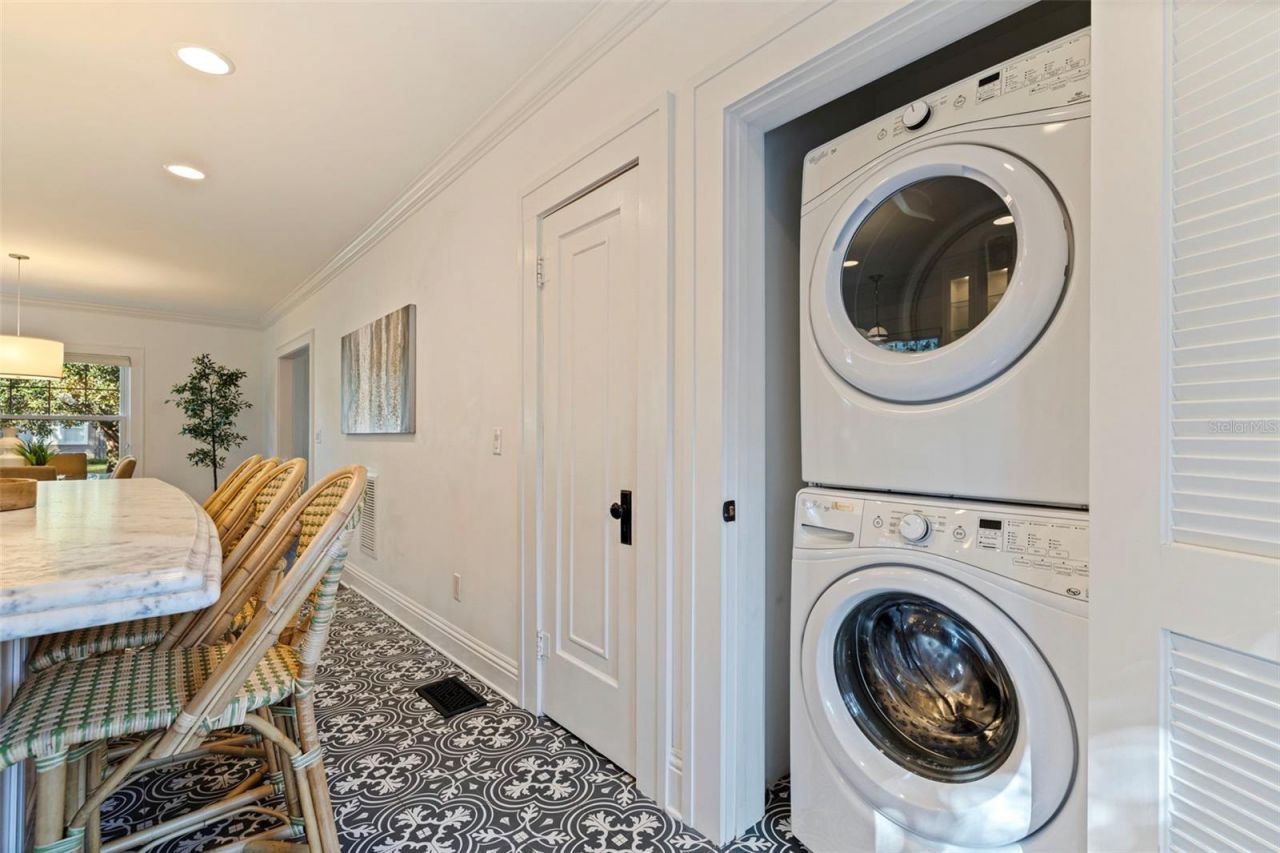 646 17th Ave Ne, Saint Petersburg, FL 33704 Photo