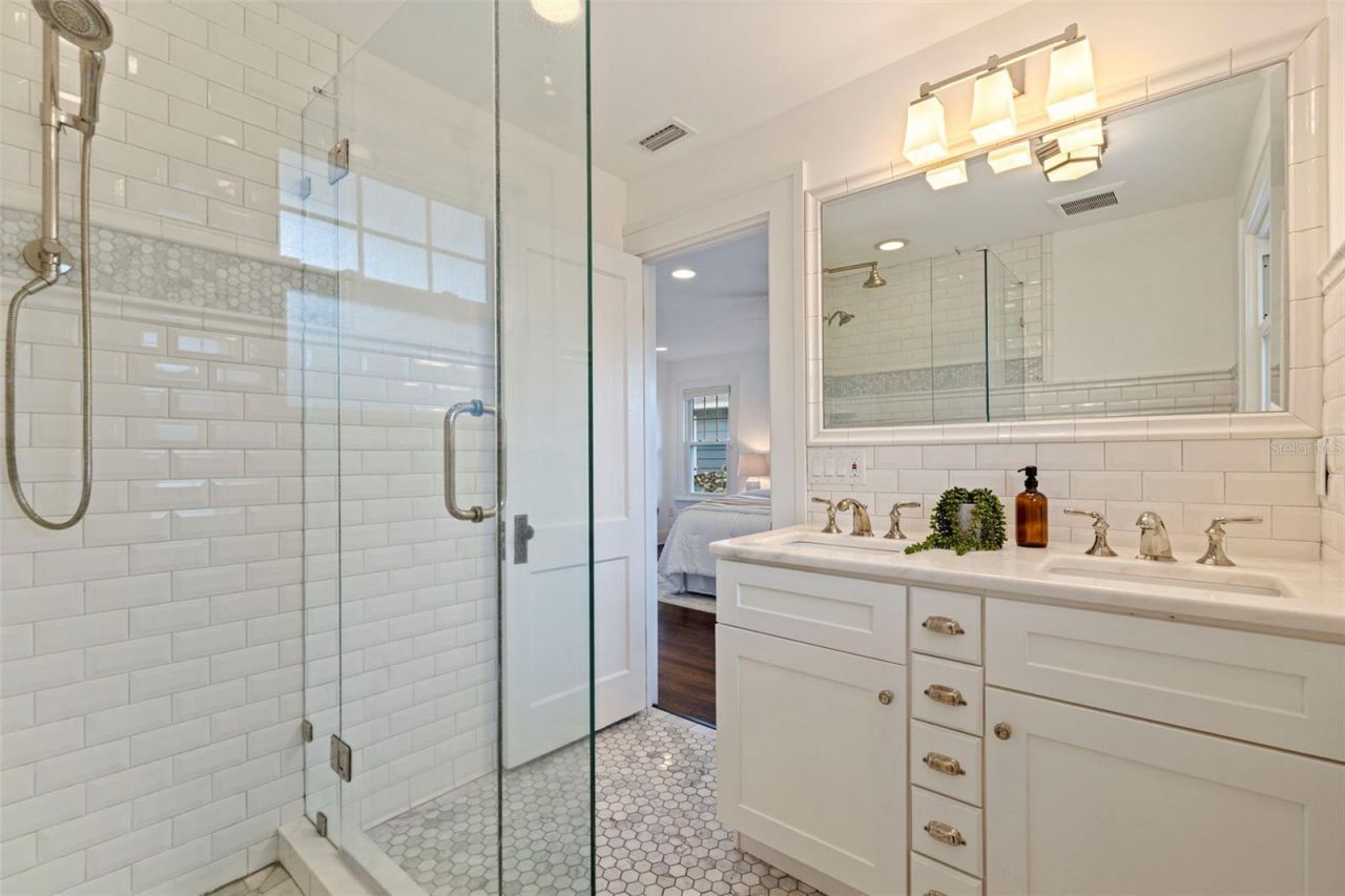 646 17th Ave Ne, Saint Petersburg, FL 33704 Photo