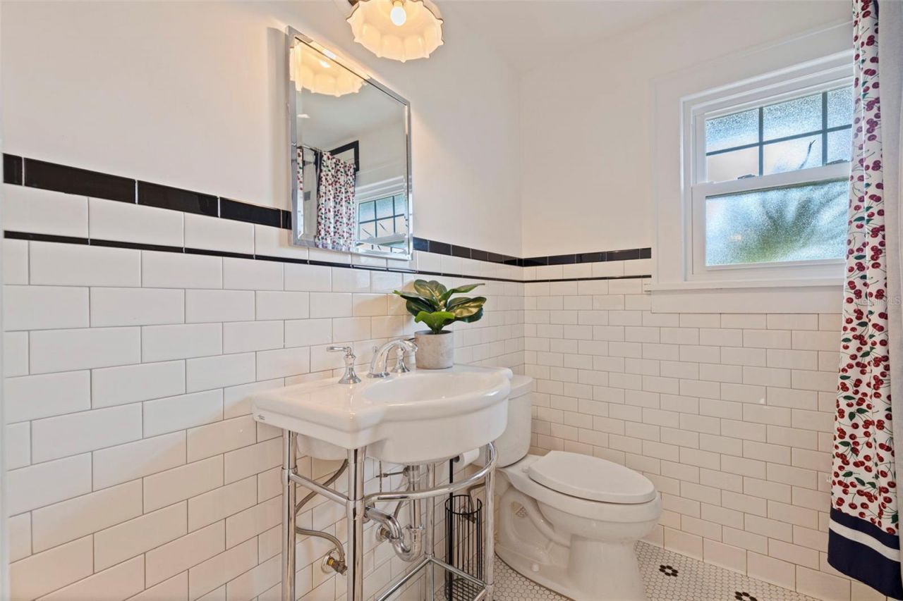 646 17th Ave Ne, Saint Petersburg, FL 33704 Photo