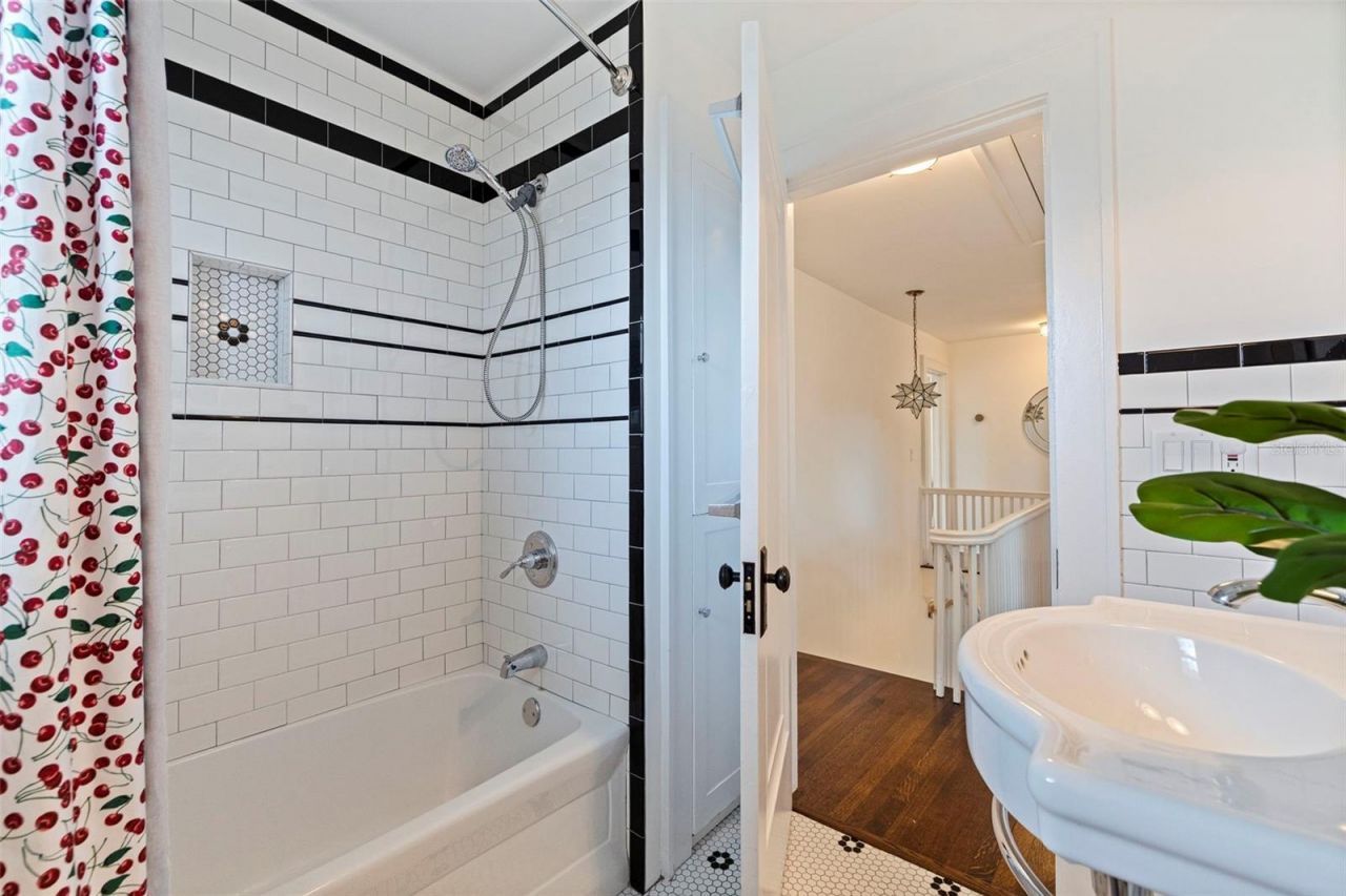 646 17th Ave Ne, Saint Petersburg, FL 33704 Photo