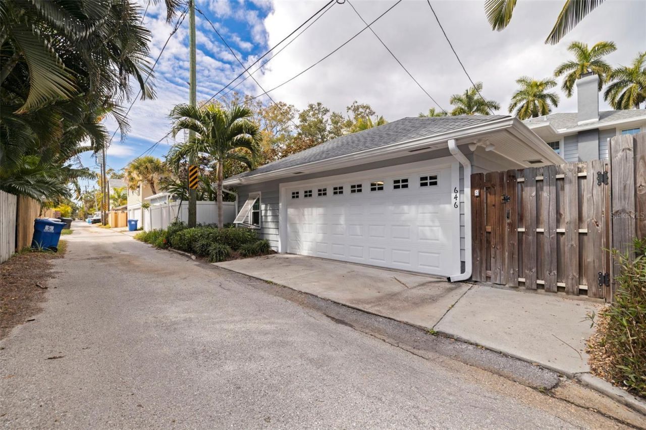 646 17th Ave Ne, Saint Petersburg, FL 33704 Photo