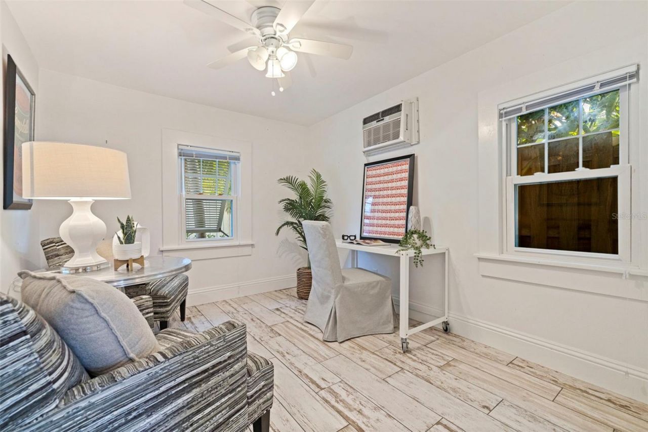 646 17th Ave Ne, Saint Petersburg, FL 33704 Photo