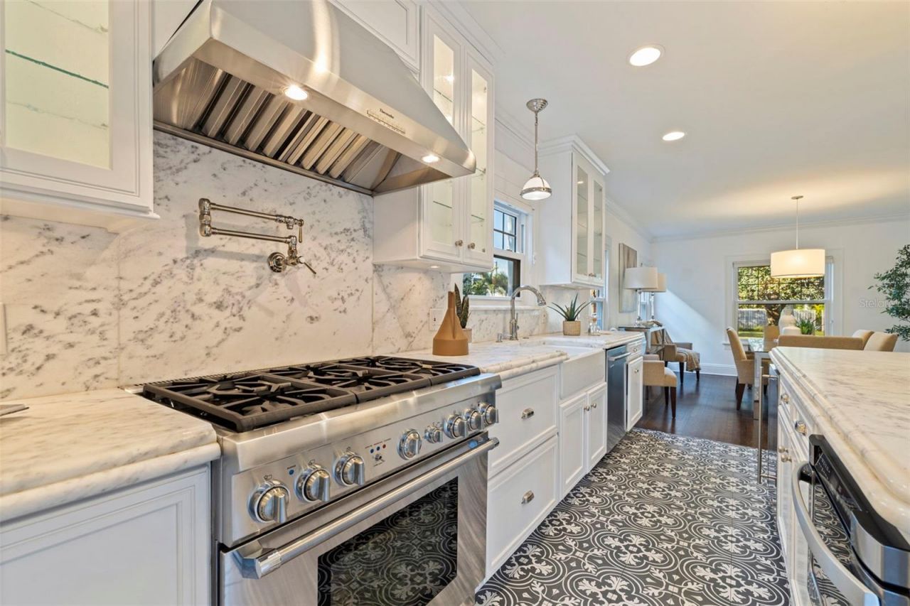 646 17th Ave Ne, Saint Petersburg, FL 33704 Photo