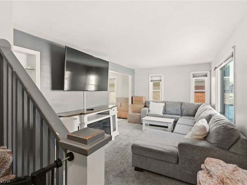 298 E Ford Avenue, Barberton, OH 44203 Photo 5