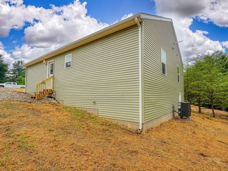 353 Elm Street , New Straitsville, OH 43766 Photo 38