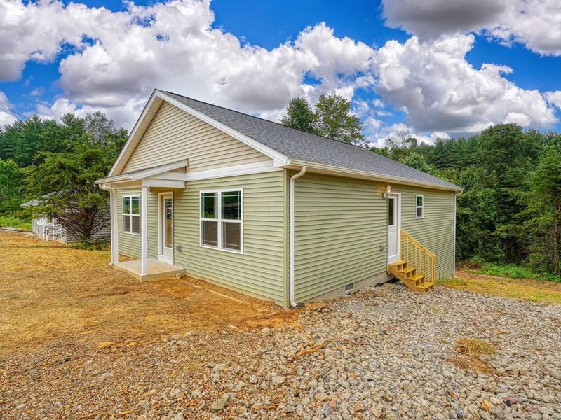 353 Elm Street , New Straitsville, OH 43766 Photo 5