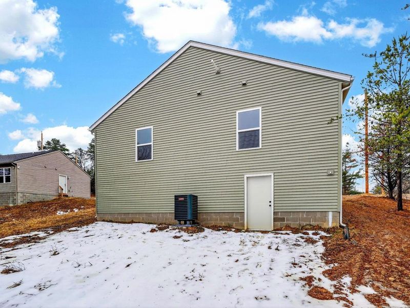 353 Elm Street , New Straitsville, OH 43766 Photo 6