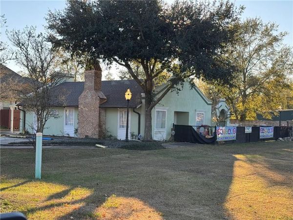 112 LAKE ORLEANS Boulevard, Ponchatoula, LA 70454