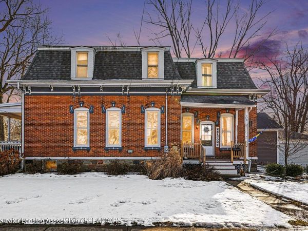 909 N Clinton Avenue, St. Johns, MI 48879