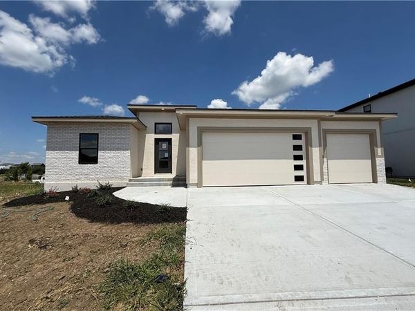 27604 E 128th Court, Lee's Summit, MO 64086