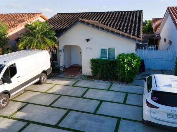 10358 NW 128th Ter , Hialeah Gardens, FL 33018