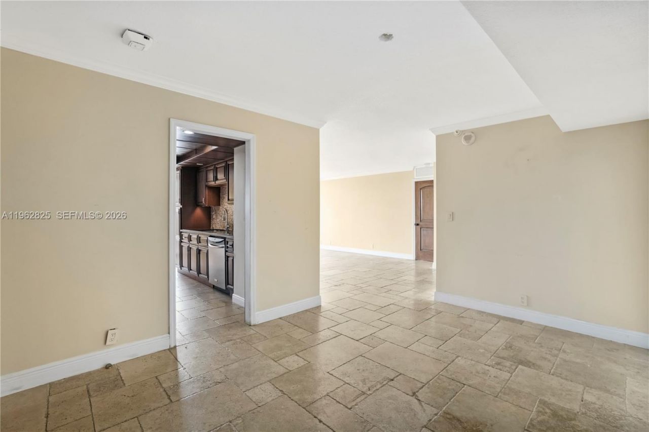 1000 Quayside Ter , Unit 706, Miami, FL 33138 Photo