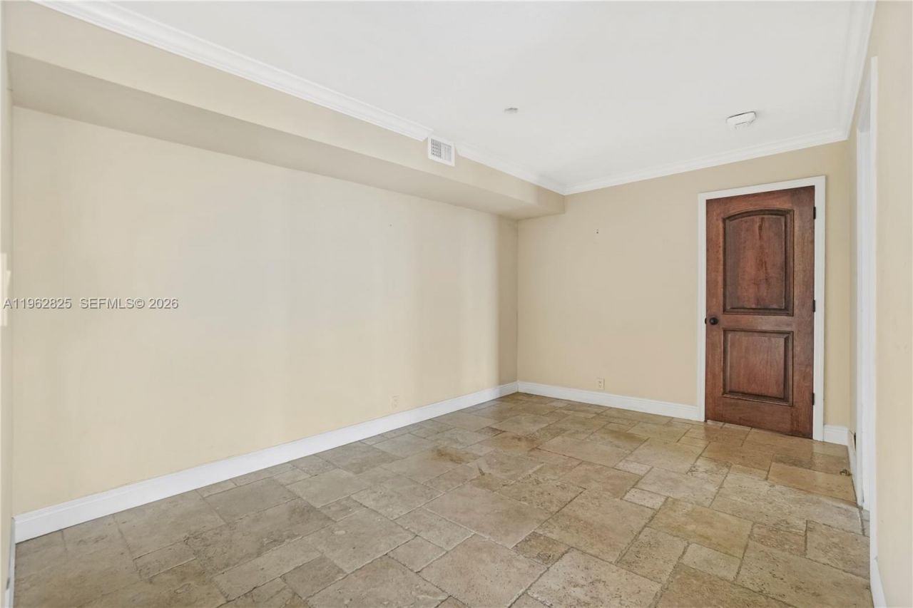 1000 Quayside Ter , Unit 706, Miami, FL 33138 Photo