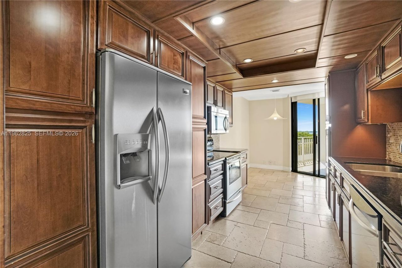 1000 Quayside Ter , Unit 706, Miami, FL 33138 Photo