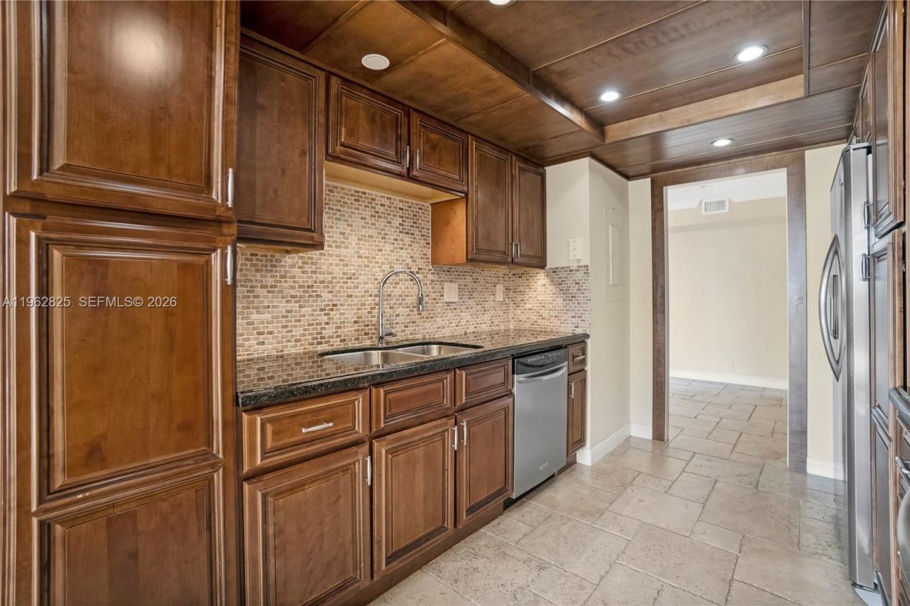 1000 Quayside Ter , Unit 706, Miami, FL 33138 Photo