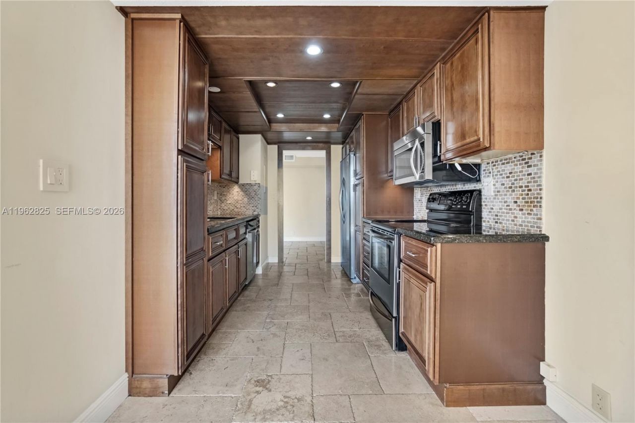 1000 Quayside Ter , Unit 706, Miami, FL 33138 Photo