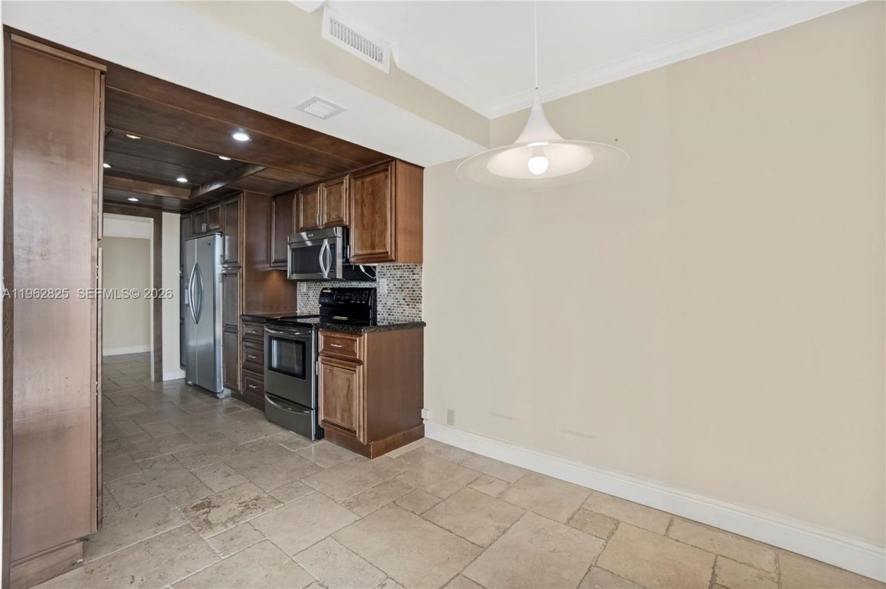 1000 Quayside Ter , Unit 706, Miami, FL 33138 Photo