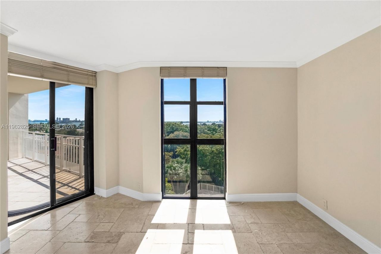 1000 Quayside Ter , Unit 706, Miami, FL 33138 Photo