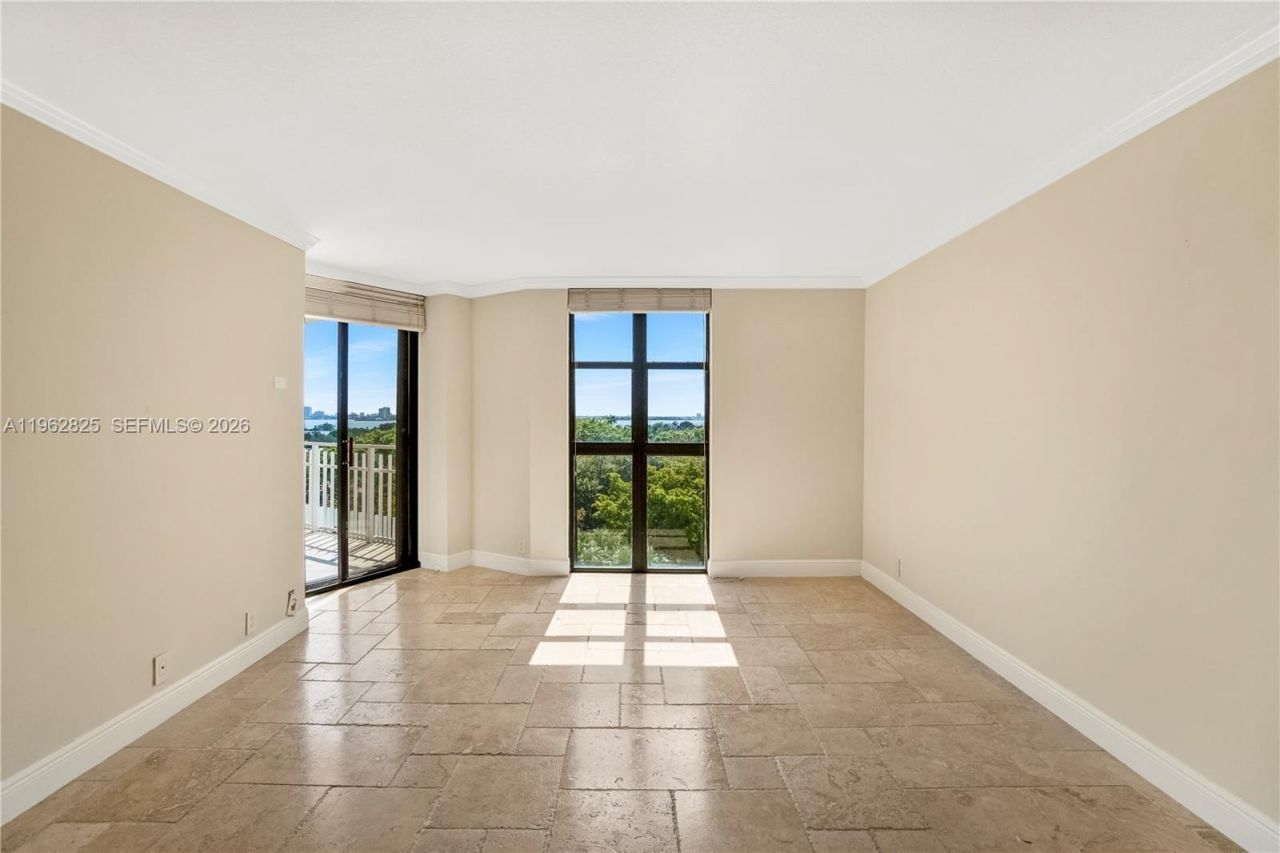 1000 Quayside Ter , Unit 706, Miami, FL 33138 Photo