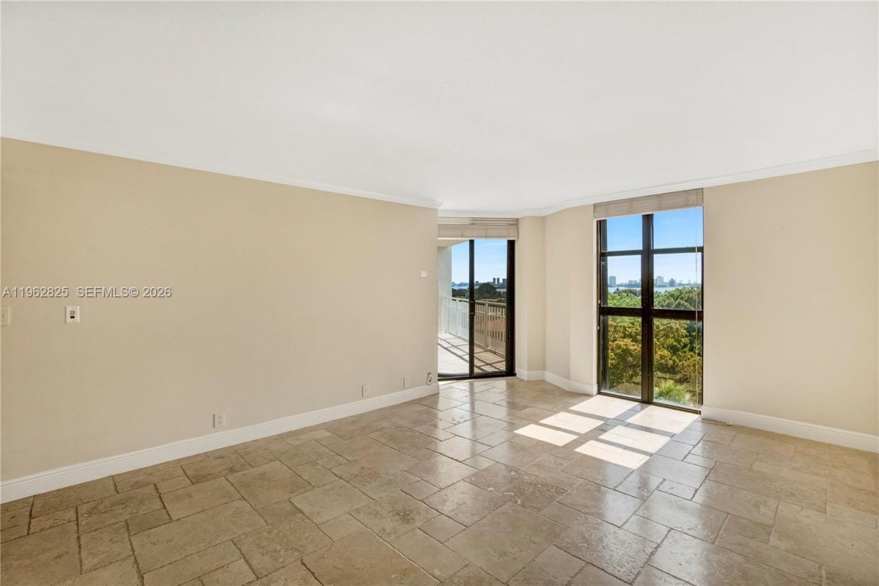 1000 Quayside Ter , Unit 706, Miami, FL 33138 Photo