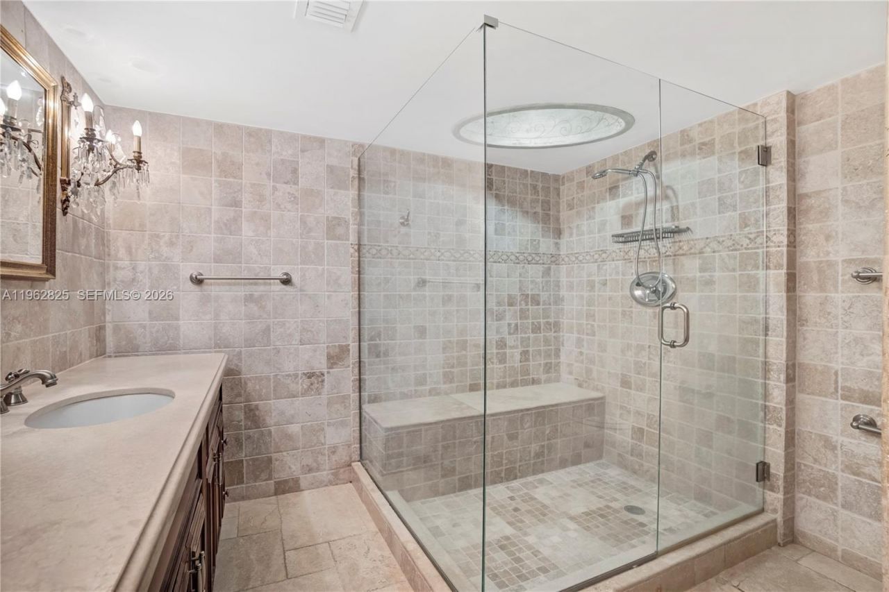 1000 Quayside Ter , Unit 706, Miami, FL 33138 Photo