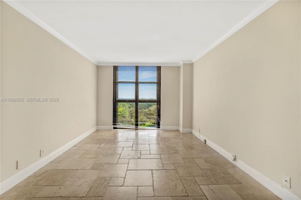 1000 Quayside Ter , Unit 706, Miami, FL 33138 Photo