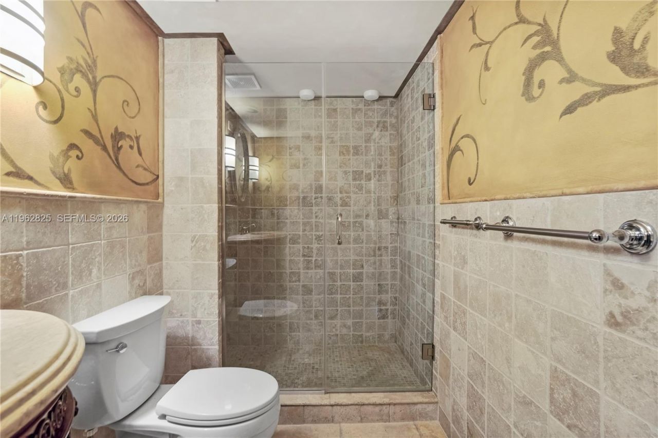 1000 Quayside Ter , Unit 706, Miami, FL 33138 Photo