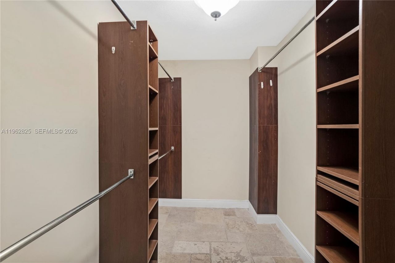 1000 Quayside Ter , Unit 706, Miami, FL 33138 Photo