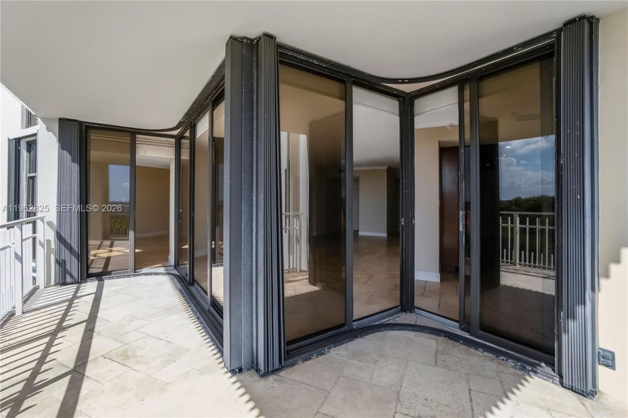 1000 Quayside Ter , Unit 706, Miami, FL 33138 Photo