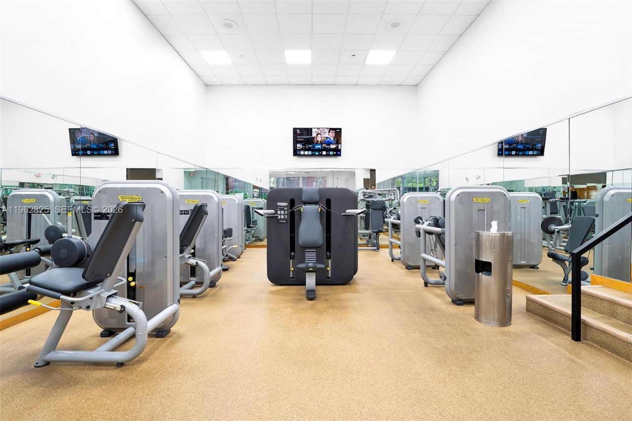 1000 Quayside Ter , Unit 706, Miami, FL 33138 Photo