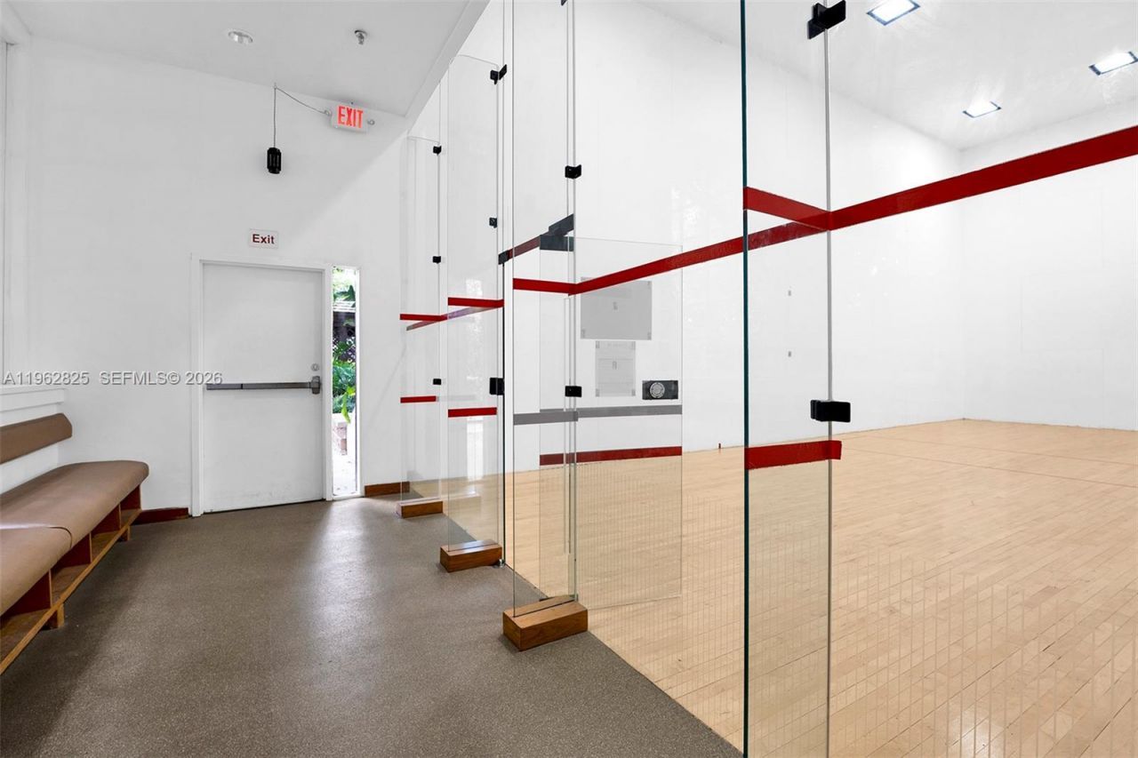 1000 Quayside Ter , Unit 706, Miami, FL 33138 Photo