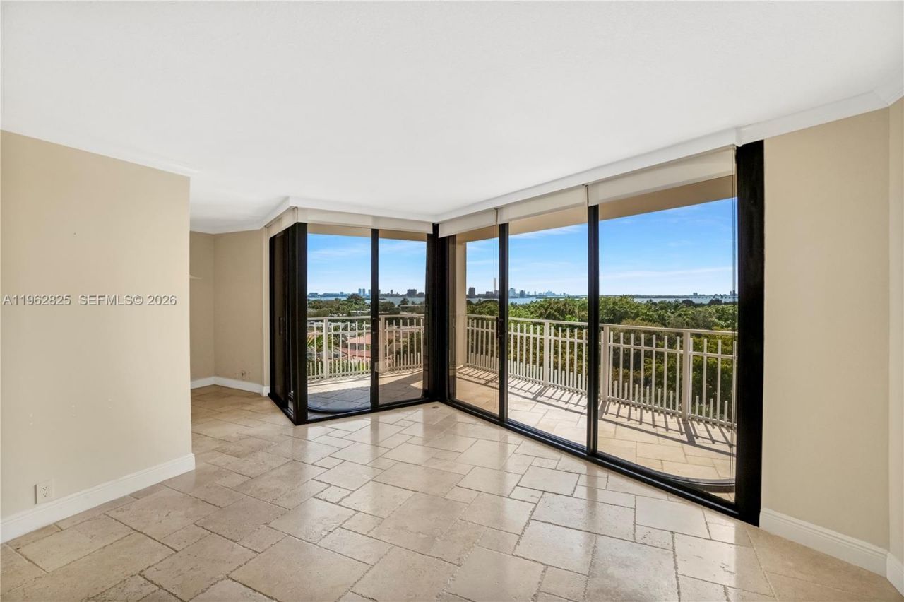 1000 Quayside Ter , Unit 706, Miami, FL 33138 Photo