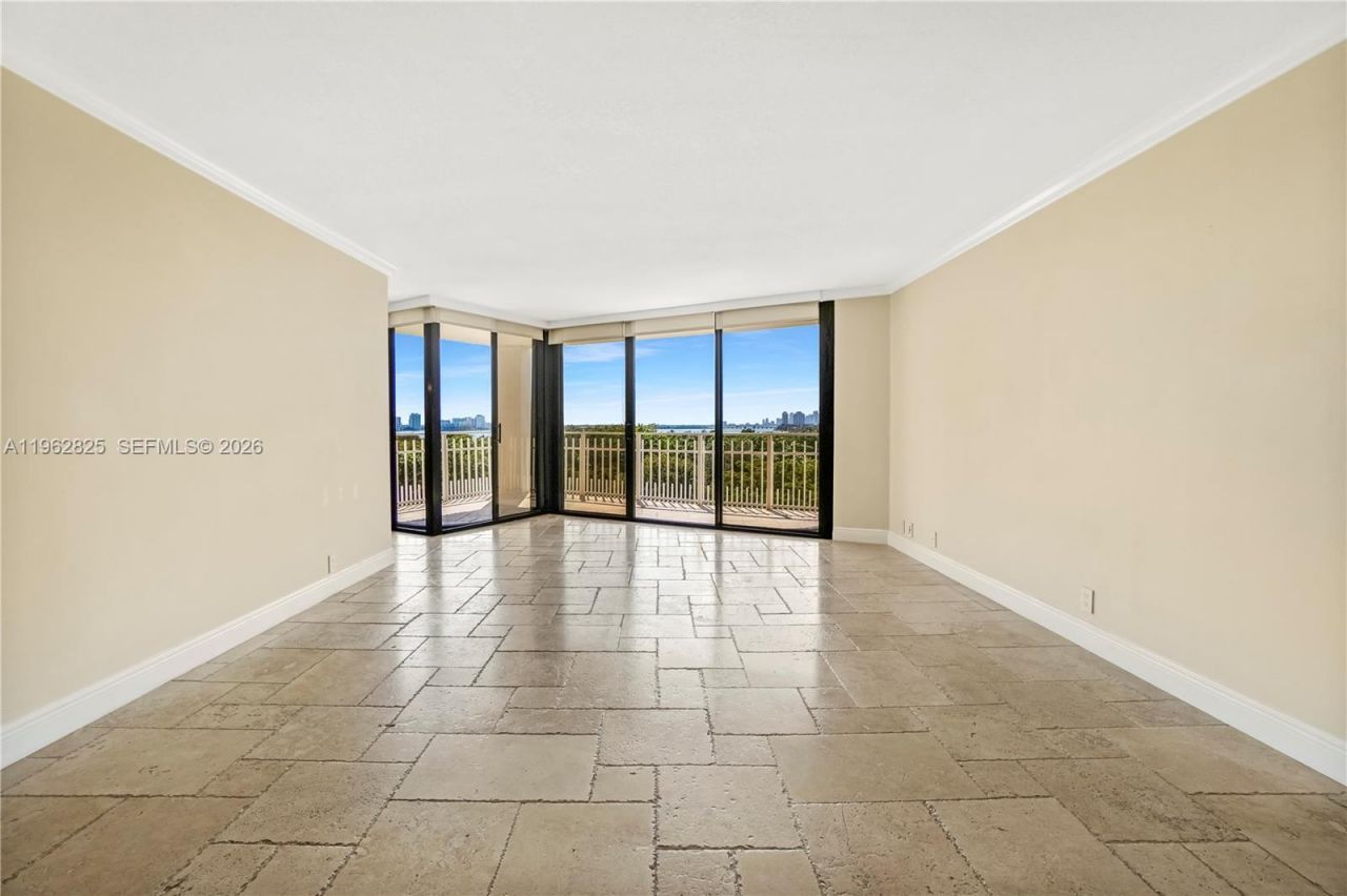 1000 Quayside Ter , Unit 706, Miami, FL 33138 Photo