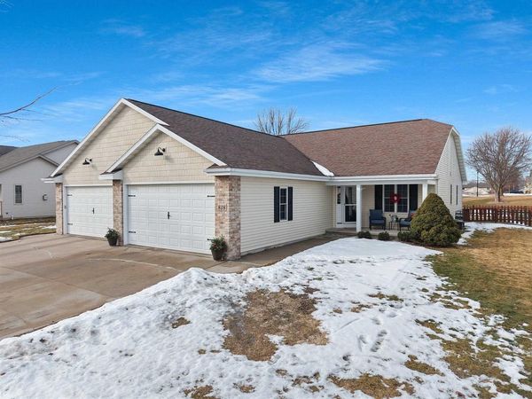818 RUNDQUIST WAY, Kimberly, WI 54136