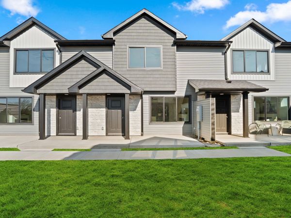 604 NE Winding Trail Lane, Ankeny, IA 50021