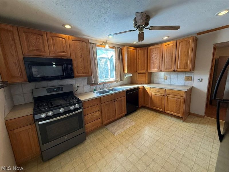 6784 Old Zoarville Road NE, Zoarville, OH 44656 Photo 10