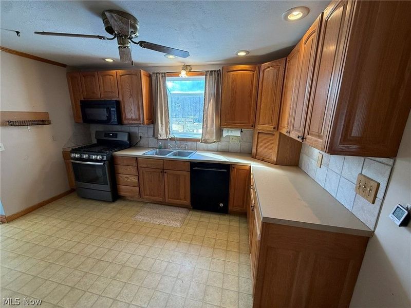 6784 Old Zoarville Road NE, Zoarville, OH 44656 Photo 11