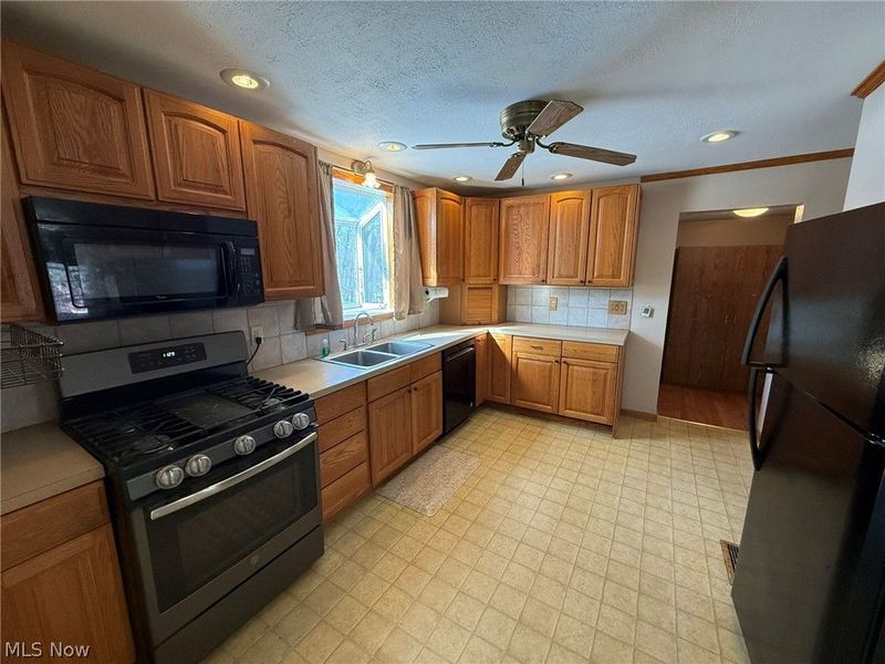 6784 Old Zoarville Road NE, Zoarville, OH 44656 Photo 12