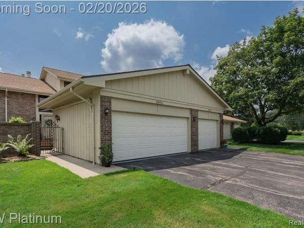 2959 Meadowbrook Drive, Rochester Hills, MI 48309