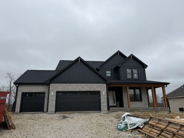 N66W21485 Sagebrush Dr, Menomonee Falls, WI 53051