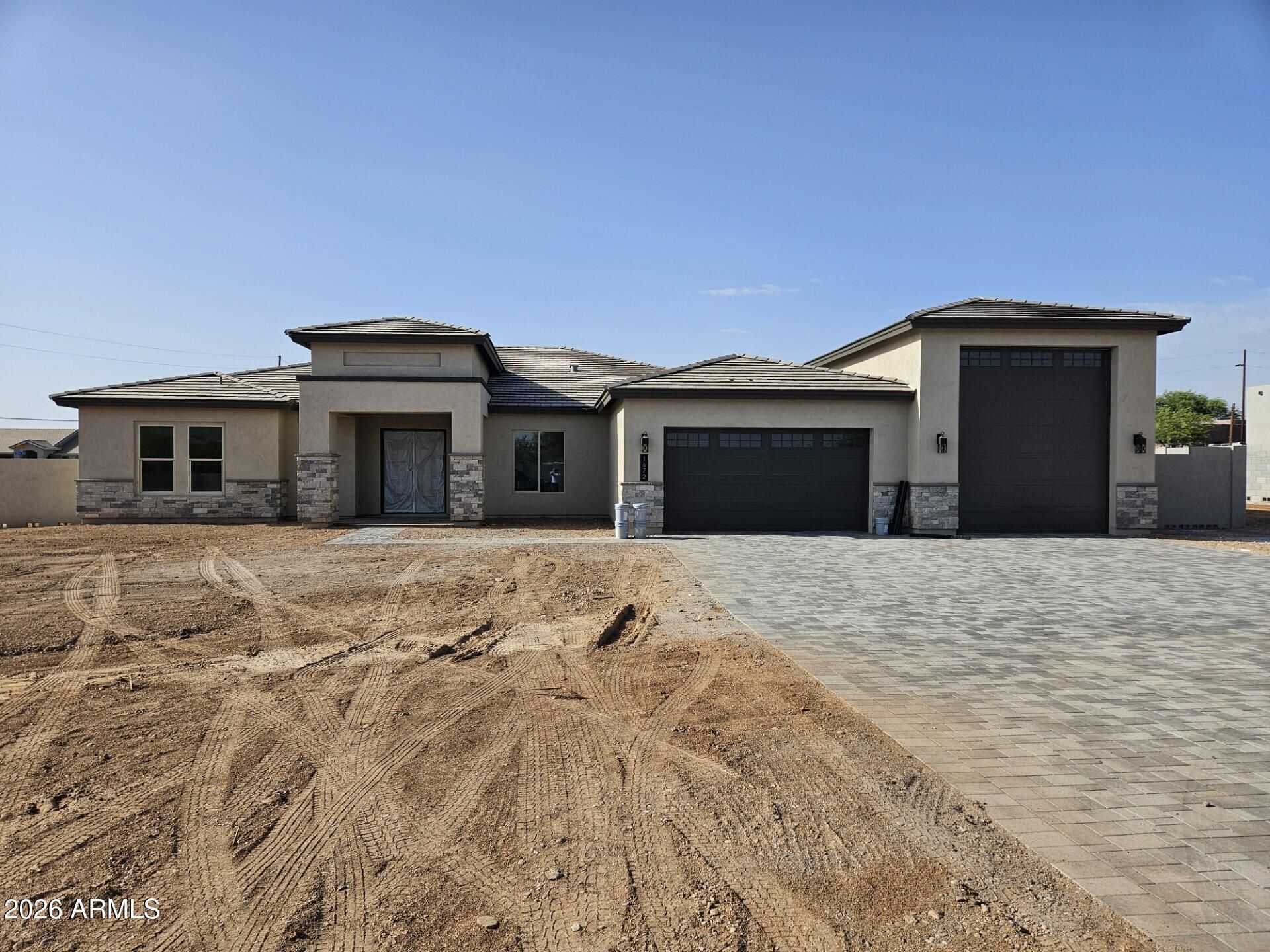 1672 W Lavitt Lane, Phoenix, AZ 85086 Main Photo