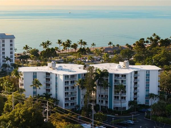 1300 Gulf Shore BLVD N, Unit 102, NAPLES, FL 34102