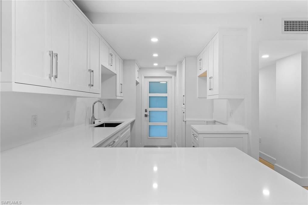 1300 Gulf Shore Blvd N, Unit 102, Naples, FL 34102 Photo