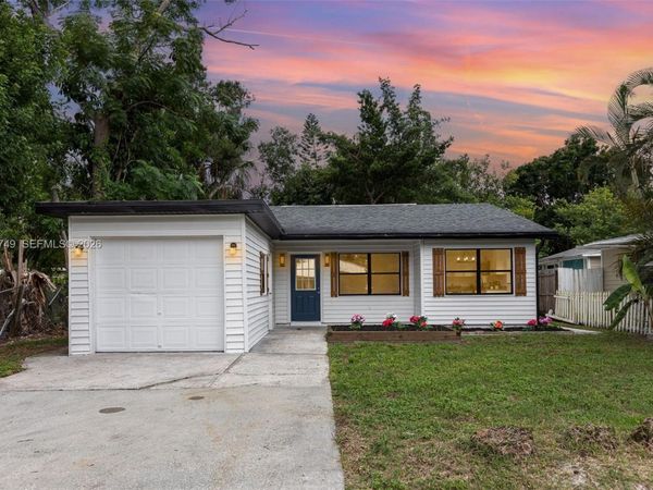 2916 Hawthorne St, Sarasota, FL 34239