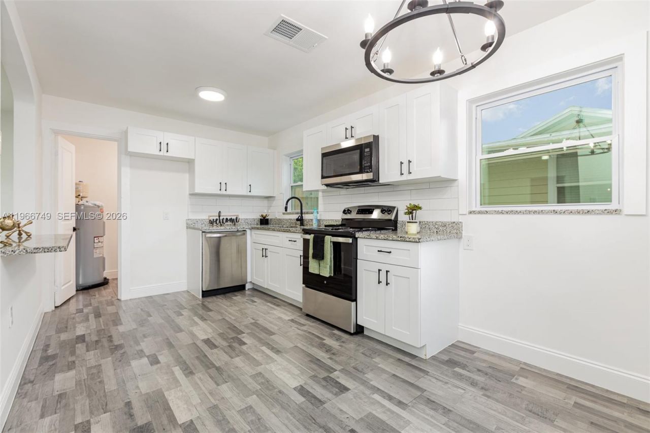 2916 Hawthorne St, Sarasota, FL 34239 Photo