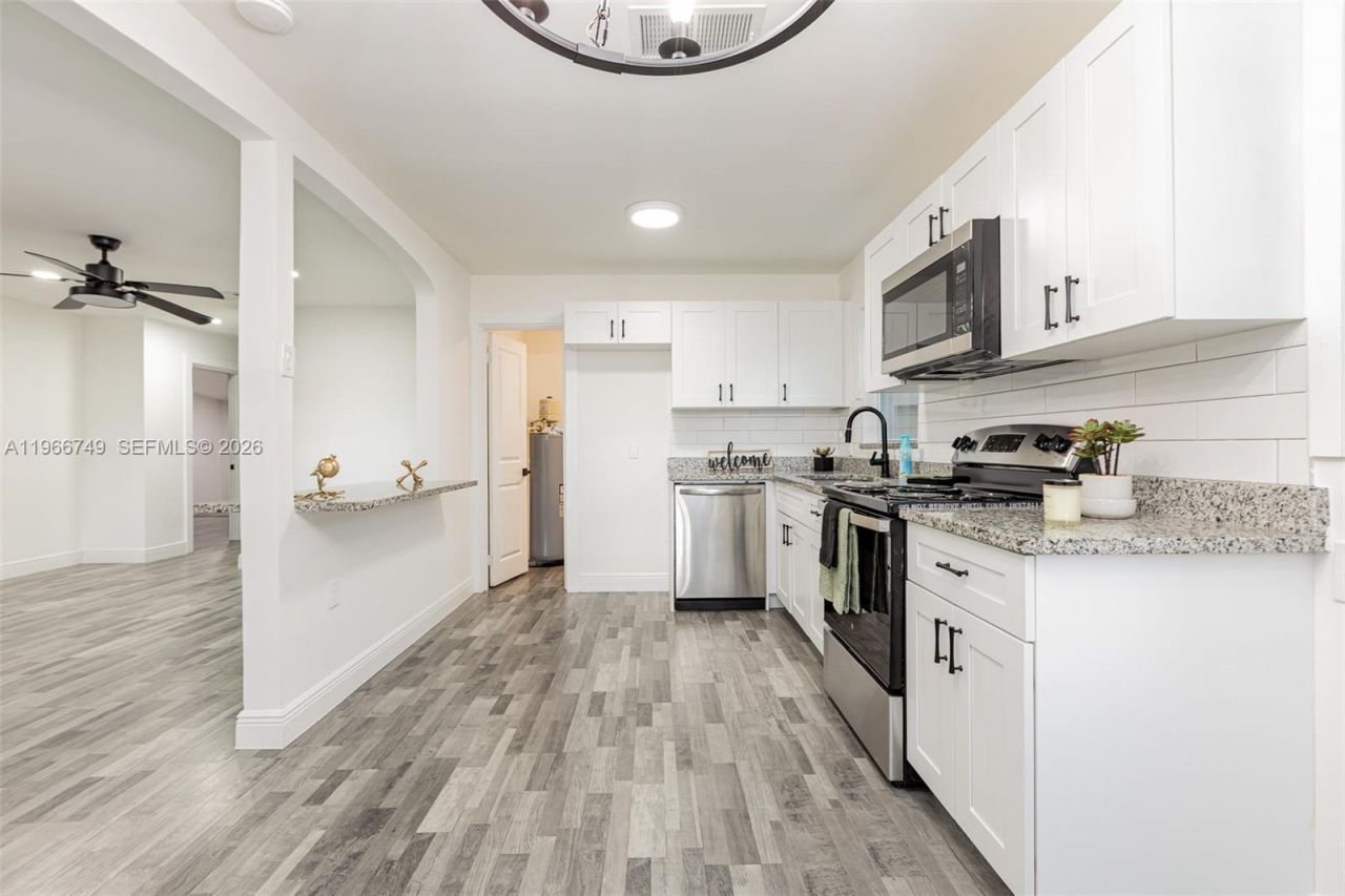 2916 Hawthorne St, Sarasota, FL 34239 Photo