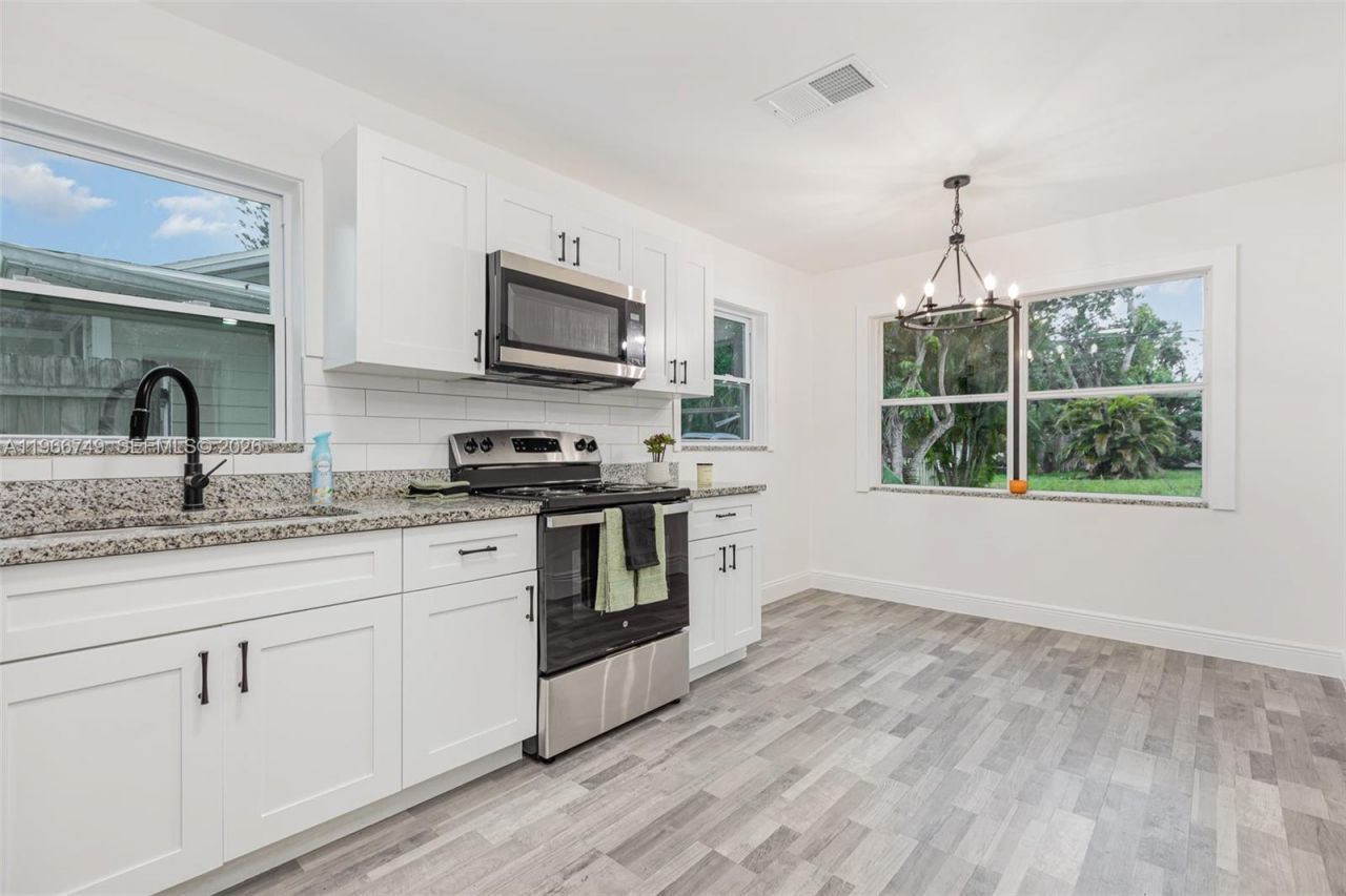 2916 Hawthorne St, Sarasota, FL 34239 Photo