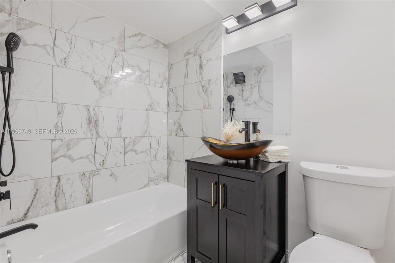 2916 Hawthorne St, Sarasota, FL 34239 Photo